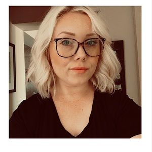 Meet your Posher, Danya